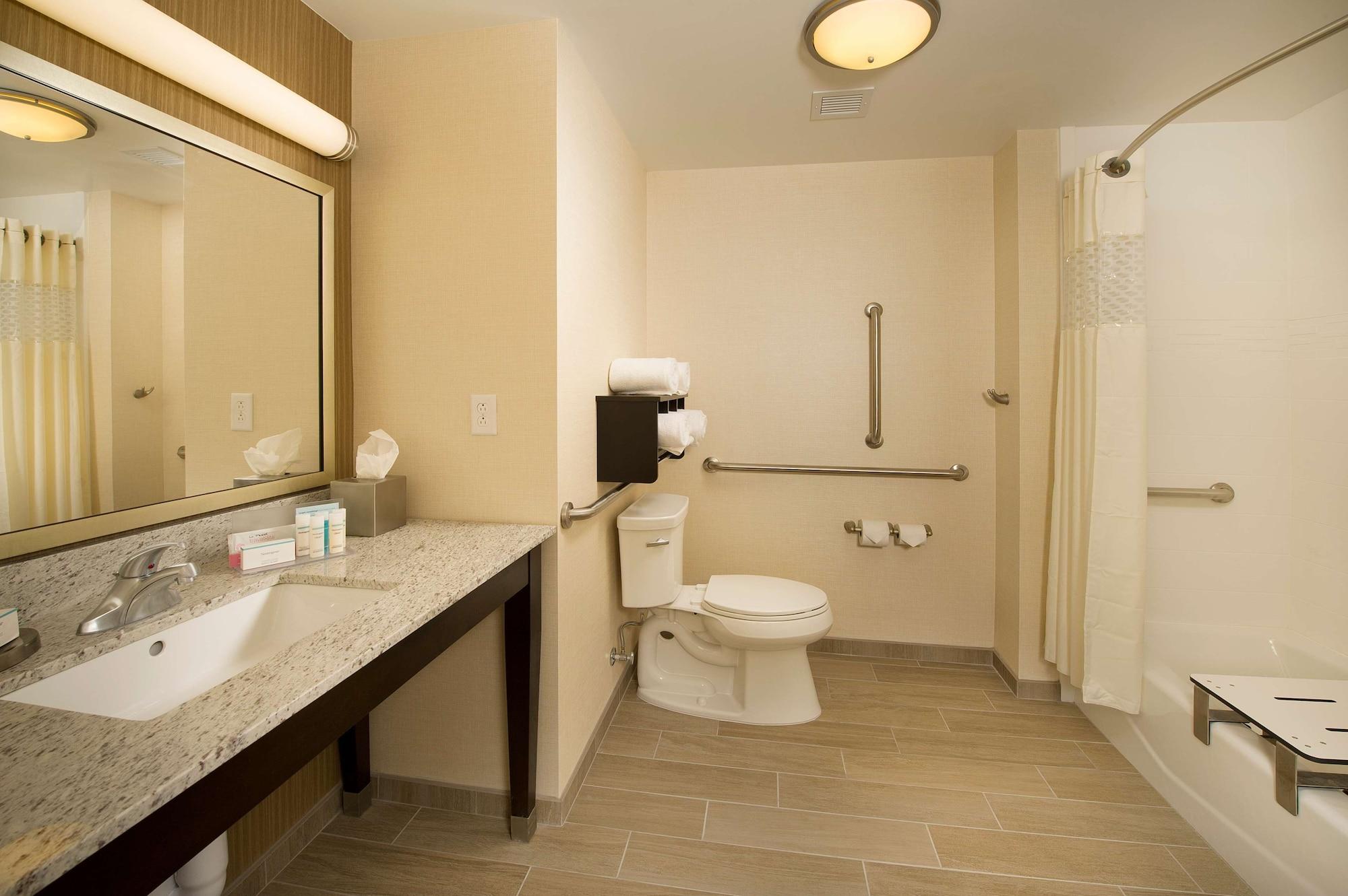 Hampton Inn & Suites Baltimore/Woodlawn Екстериор снимка