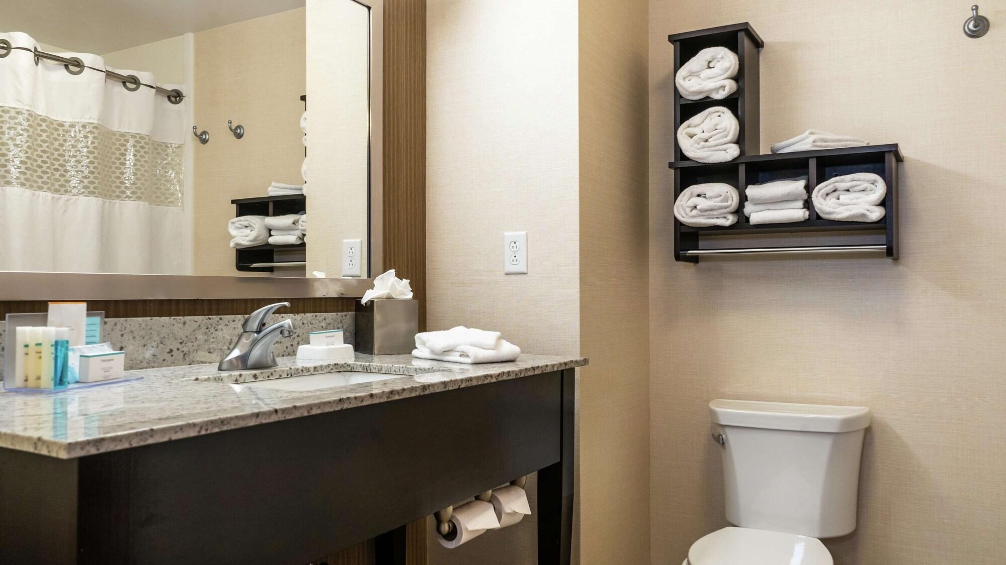 Hampton Inn & Suites Baltimore/Woodlawn Екстериор снимка