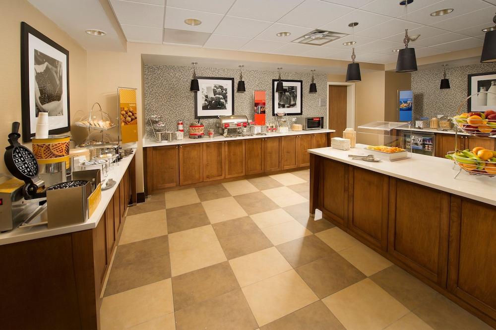 Hampton Inn & Suites Baltimore/Woodlawn Екстериор снимка