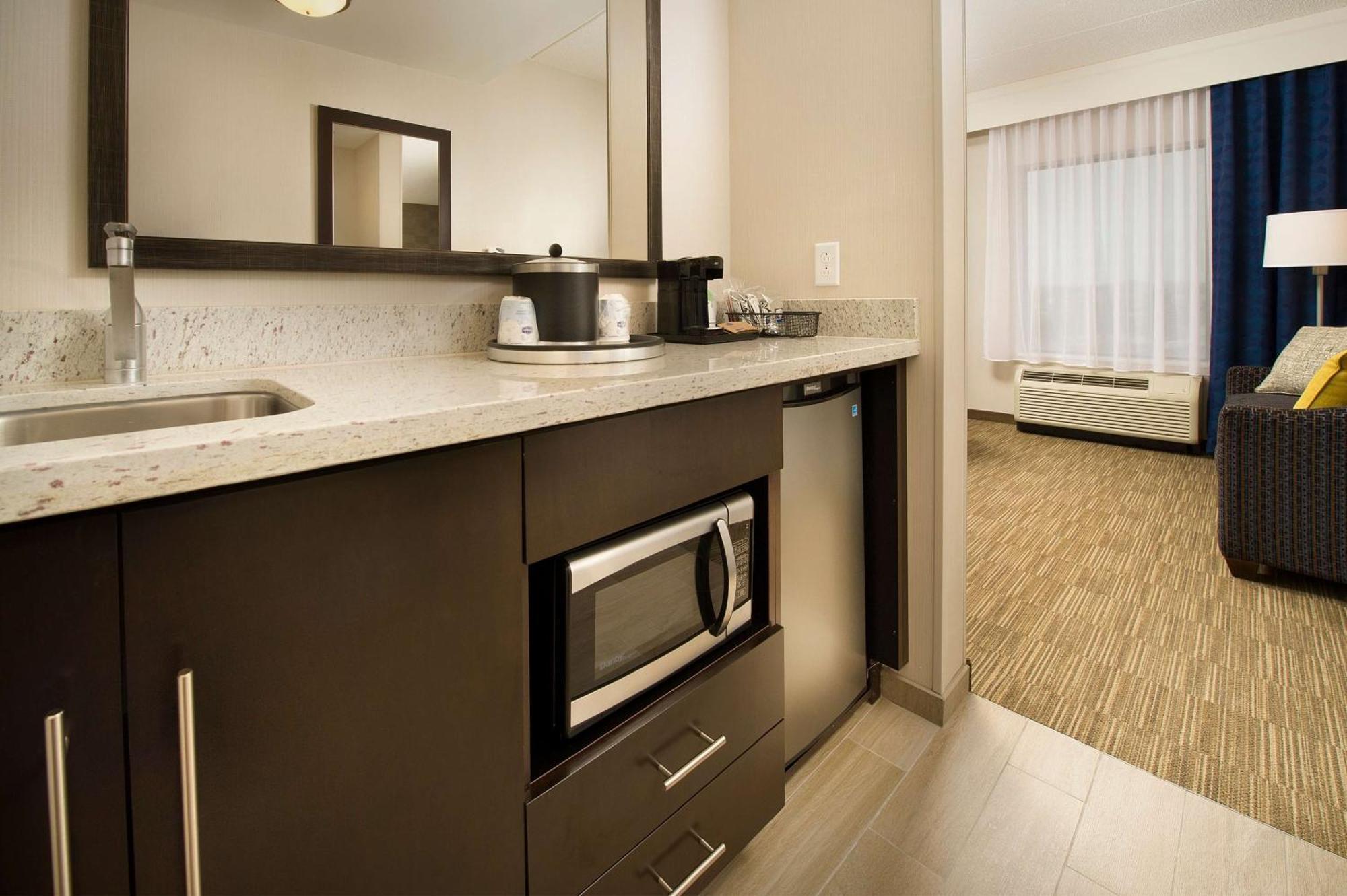 Hampton Inn & Suites Baltimore/Woodlawn Екстериор снимка