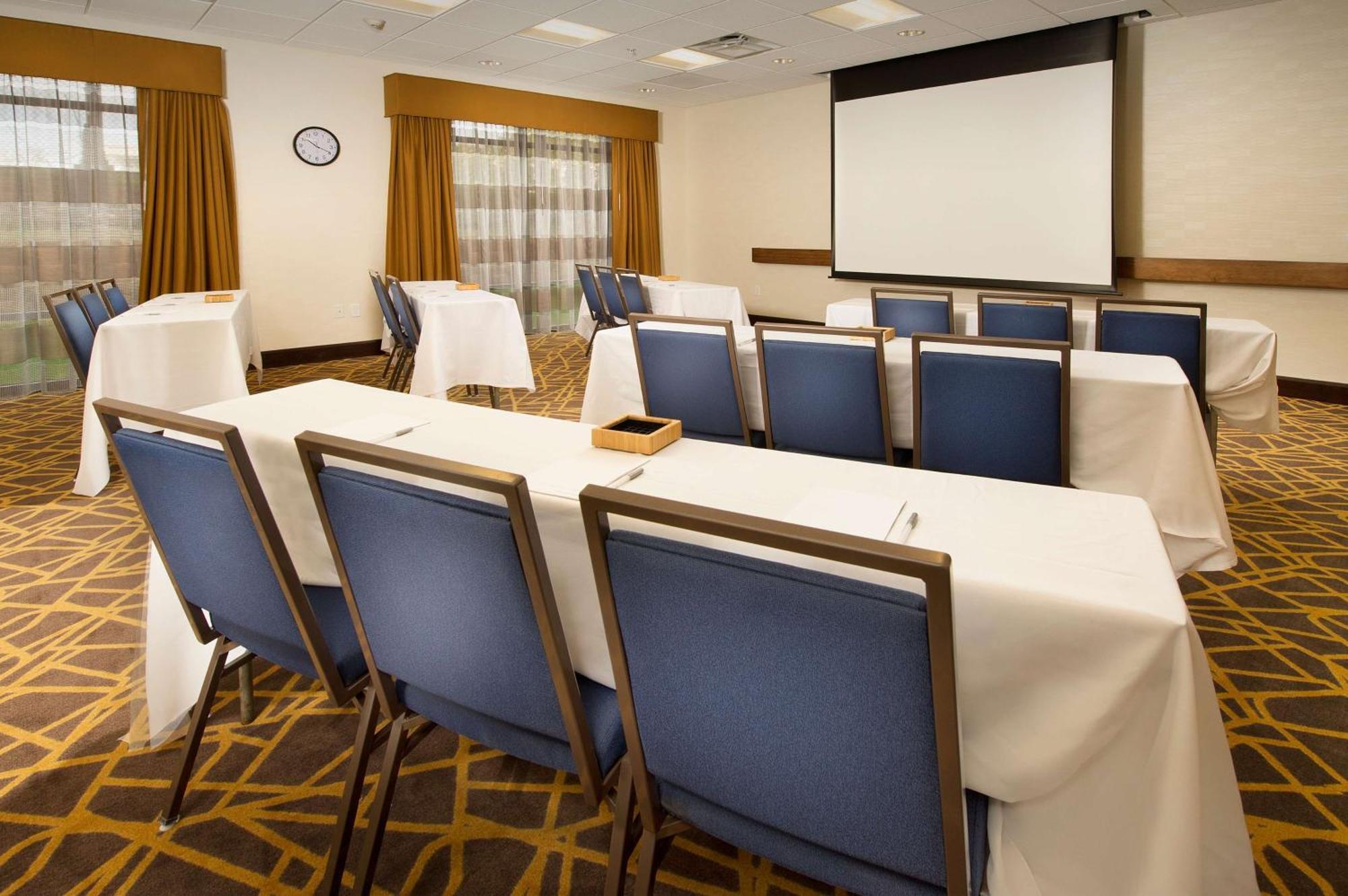Hampton Inn & Suites Baltimore/Woodlawn Екстериор снимка