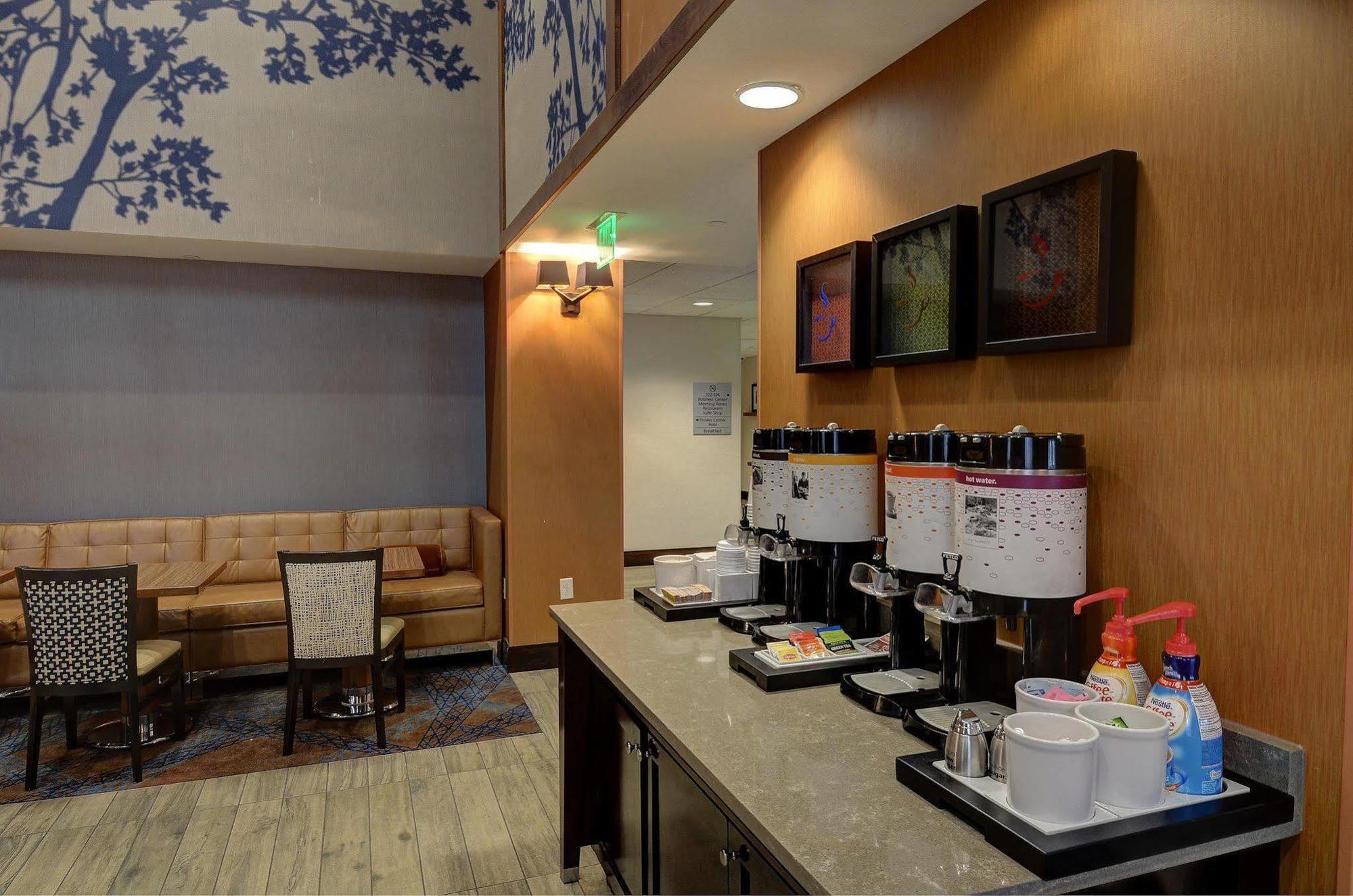 Hampton Inn & Suites Baltimore/Woodlawn Екстериор снимка