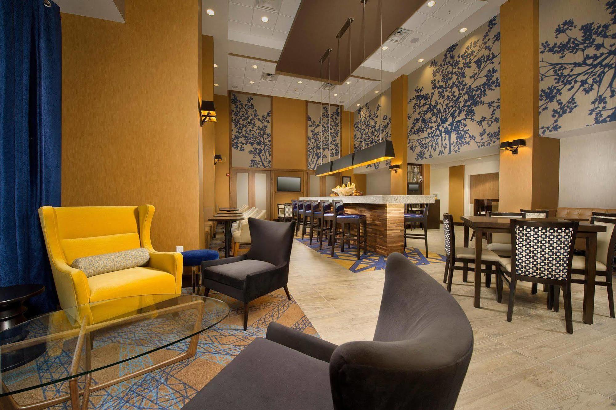 Hampton Inn & Suites Baltimore/Woodlawn Екстериор снимка