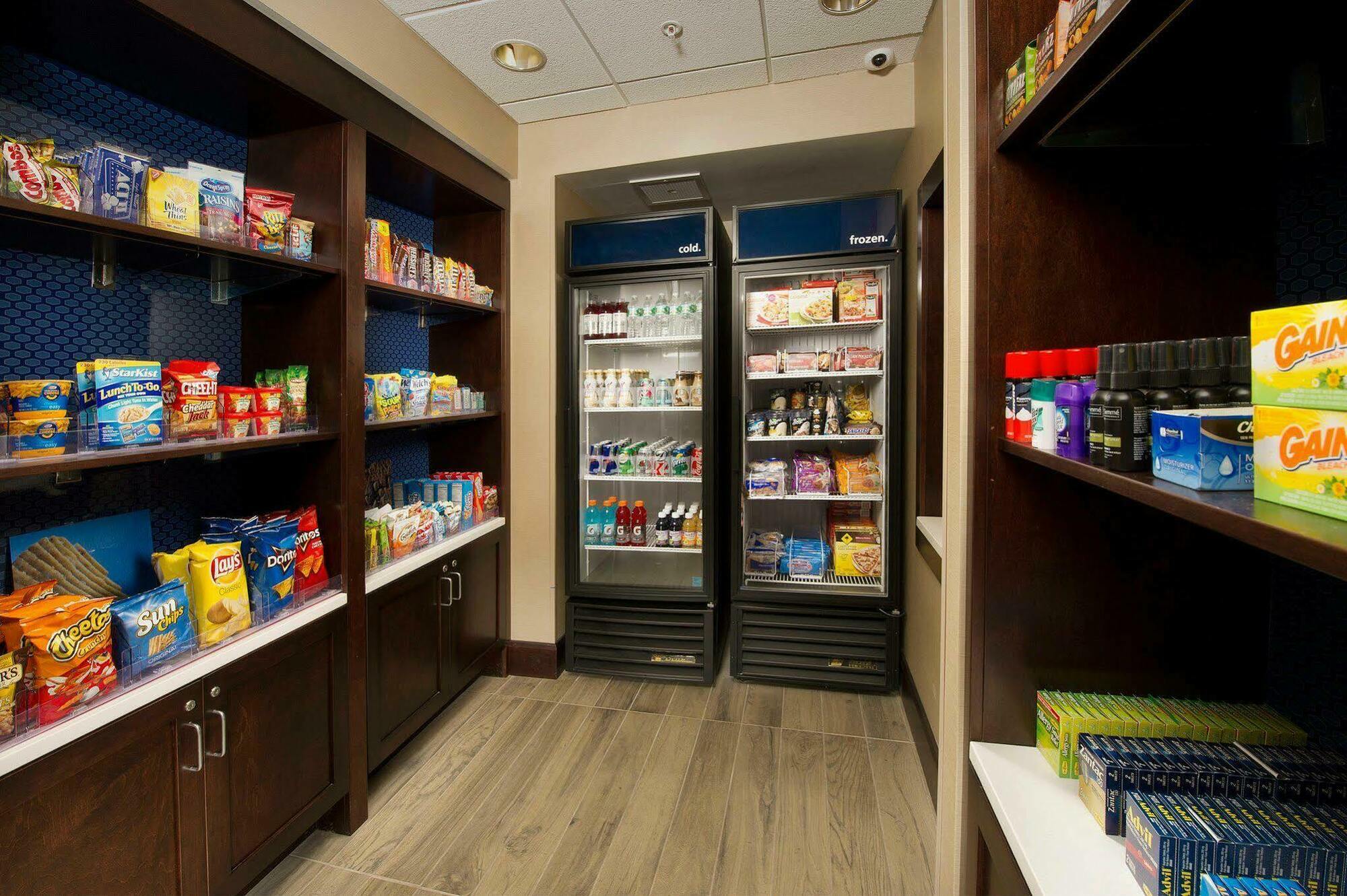 Hampton Inn & Suites Baltimore/Woodlawn Екстериор снимка
